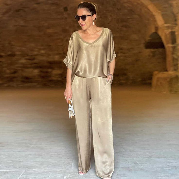 Ensemble Pantalon & Haut Satiné Noir – Élégance Décontractée